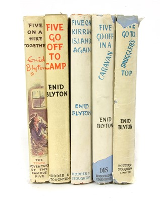 Lot 318 - ENID BLYTON: 1- Five go to Smuggler's Top.