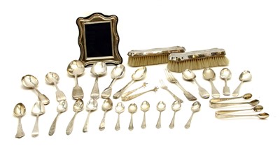 Lot 76 - A collection of silver items