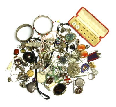 Lot 62 - Assorted items of jewellery