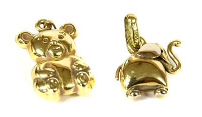 Lot 54 - An 18ct yellow and white gold elephant pendant/charm