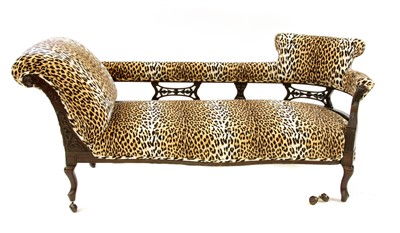 Lot 334 - An Edwardian mahogany chaise longue