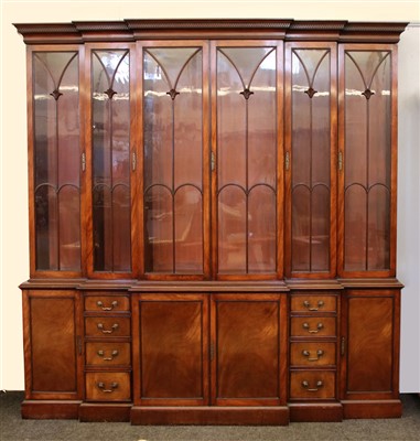Lot 352 - An Edwardian mahogany breakfront bookcase