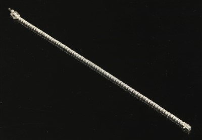 Lot 476 - An 18ct white gold diamond set line bracelet