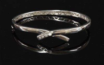 Lot 467 - An 18ct white gold diamond set crossover bangle