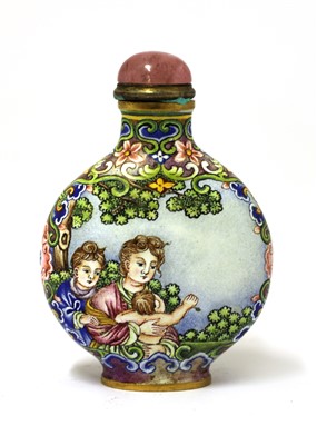 Lot 156 - A Chinese painted enamel snuff bottle