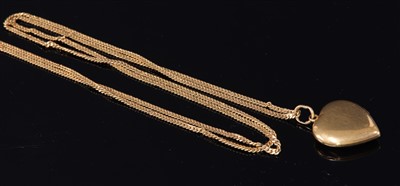Lot 93 - An Anglo-Indian high carat gold heart-shaped hinged locket and chain, c.1900