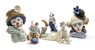 Lot 317 - A collection of Lladro figures