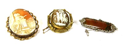 Lot 74 - A gilt metal brooch