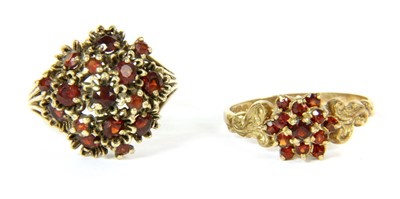 Lot 95 - A 9ct gold garnet cluster ring
