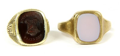 Lot 83 - A 9ct gold cushion shaped sardonyx signet ring