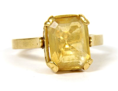 Lot 102 - A single stone citrine ring