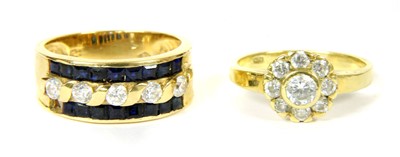 Lot 108 - A gold cubic zirconia daisy cluster ring