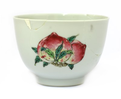 Lot 75 - A Chinese famille rose tea bowl