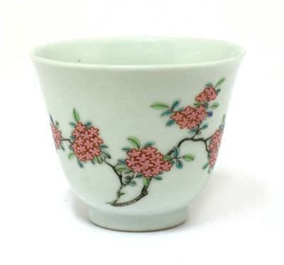 Lot 76 - A Chinese famille rose wine cup