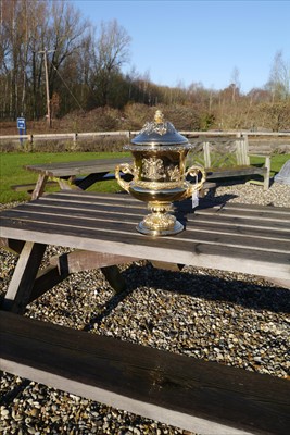Lot 11 - A silver gilt flying trophy 'The King's Cup'