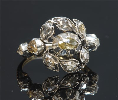 Lot 22 - A late Georgian giardinetti silver and gold ring