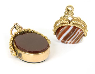 Lot 71 - A 9ct gold cornelian and bloodstone swivel fob