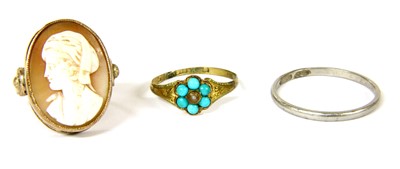 Lot 2 - A platinum wedding ring