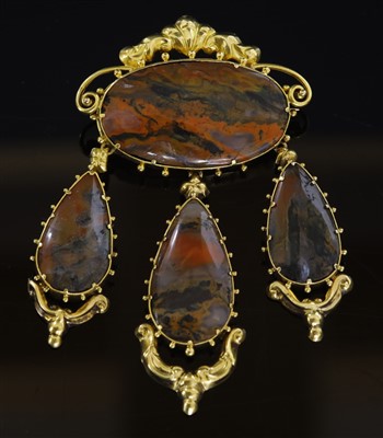 Lot 5 - A Regency gold agate girandole brooch