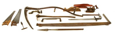 Lot 319 - A collection of vintage tools