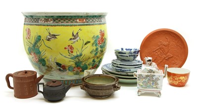 Lot 264 - A quantity of Oriental ceramics to include a jardiniere planter