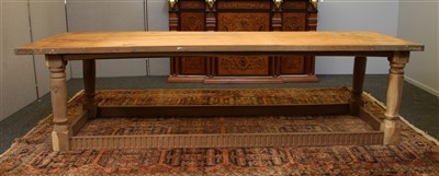 Lot 613 - An oak farmhouse table