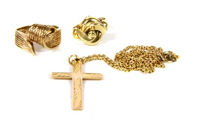 Lot 40 - A 9ct gold knot ring