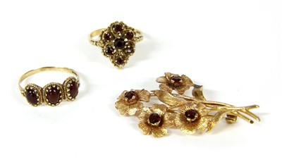 Lot 291 - A 9ct gold three stone garnet ring