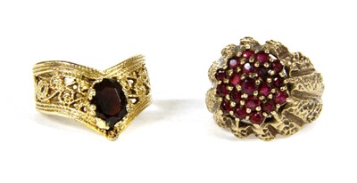 Lot 51 - A gold ruby bombé ring