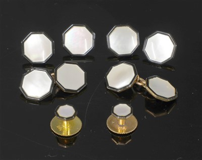 Lot 641 - A cased mother-of-pearl dress set