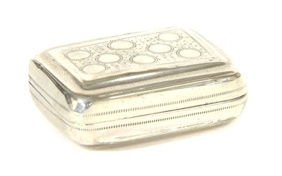 Lot 327 - A George III silver vinaigrette