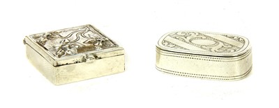 Lot 326 - A George III silver patch box