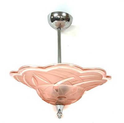 Lot 513 - A 1930's Degue pink glass shade