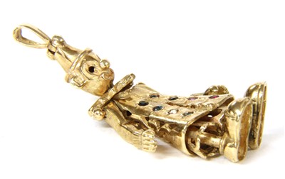 Lot 266 - A 9ct gold articulated clown pendant