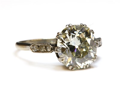 Lot 202 - An Art Deco single stone diamond ring