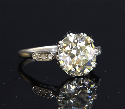 Lot 202 - An Art Deco single stone diamond ring