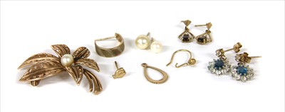 Lot 77 - A 9ct gold floral spray brooch
