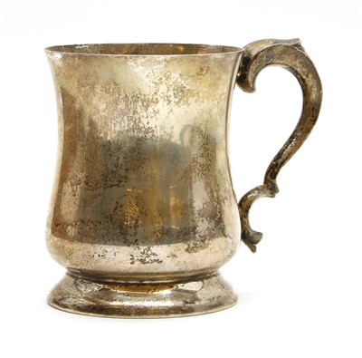 Lot 418 - A silver baluster form tankard