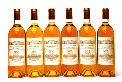Lot 39 - Château Filhot, Sauternes, 1996, six bottles (in opened owc)
