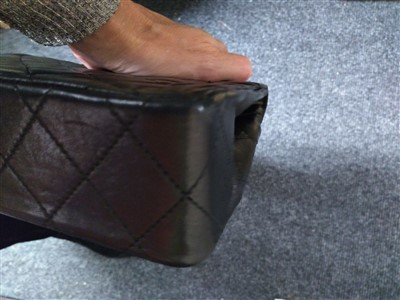 Lot 691 - A Chanel matelassé lambskin leather shoulder bag