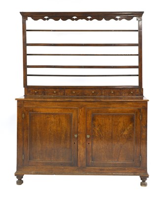 Lot 659 - An oak dresser