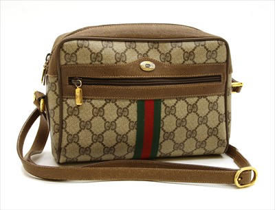 Lot 1000 - A vintage Gucci 'Accessory Collection' cross body bag
