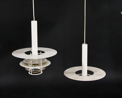 Lot 233 - A light pendant