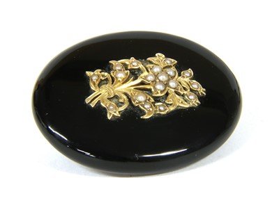 Lot 26 - A Victorian onyx and split pearl brooch