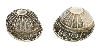 Lot 19 - A George III silver 'jockey cap' caddy spoon