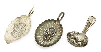 Lot 18 - A George III silver caddy spoon