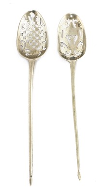 Lot 25 - A silver mote spoon