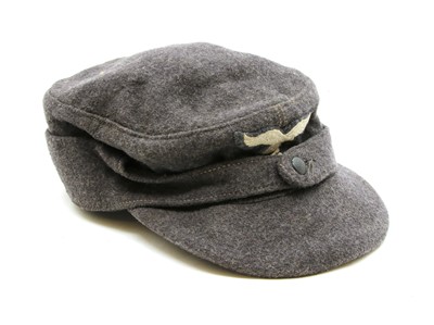 Lot 131 - An original M43 1944 dated German Luftwaffe service cap