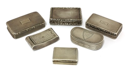 Lot 72 - A George III silver snuff box