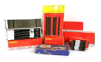 Lot 1231 - A collection of early Hornby Dublo railway train set items